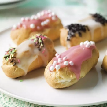 
                  
                    Мини-эклеры и профитроли
                    
                      на 
                    
                  
                