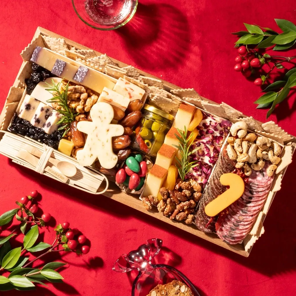 [KN] Happy Holidays Medium Cheese & Charcuterie Board (Fresh Board)