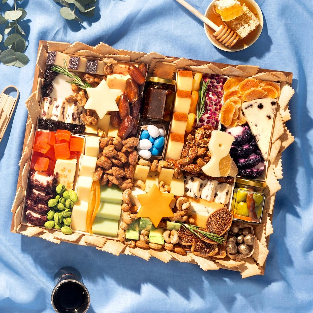 [KN] Jewish Holiday Large Cheese Board (No Meat) - E-Gift (E-Gift)
