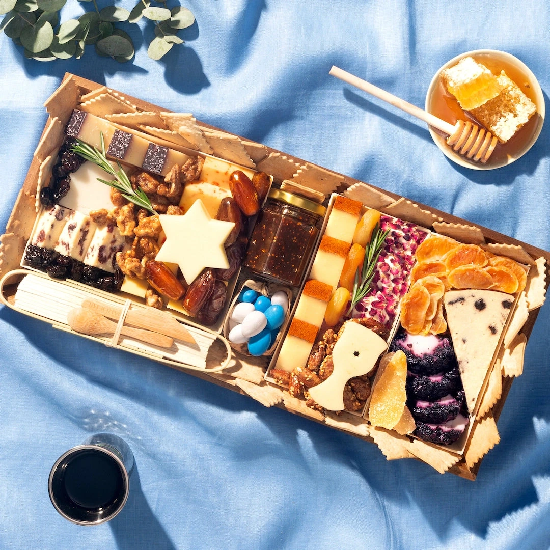 [KN] Jewish Holiday Medium Cheese Board (No Meat) - E-Gift (E-Gift)