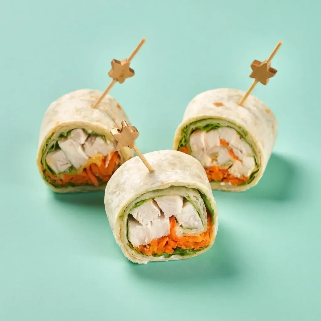[KN] Мини-рулет из куриной грудки с морковью по-корейски